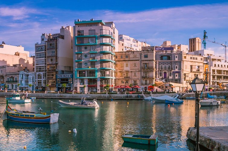 Sliema & Tigne Point - CARWIZ rent a car